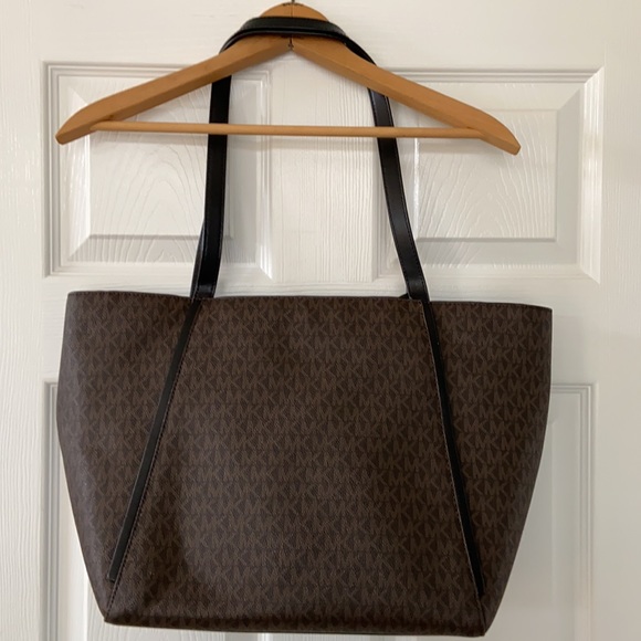 Handbag - Picture 3 of 4